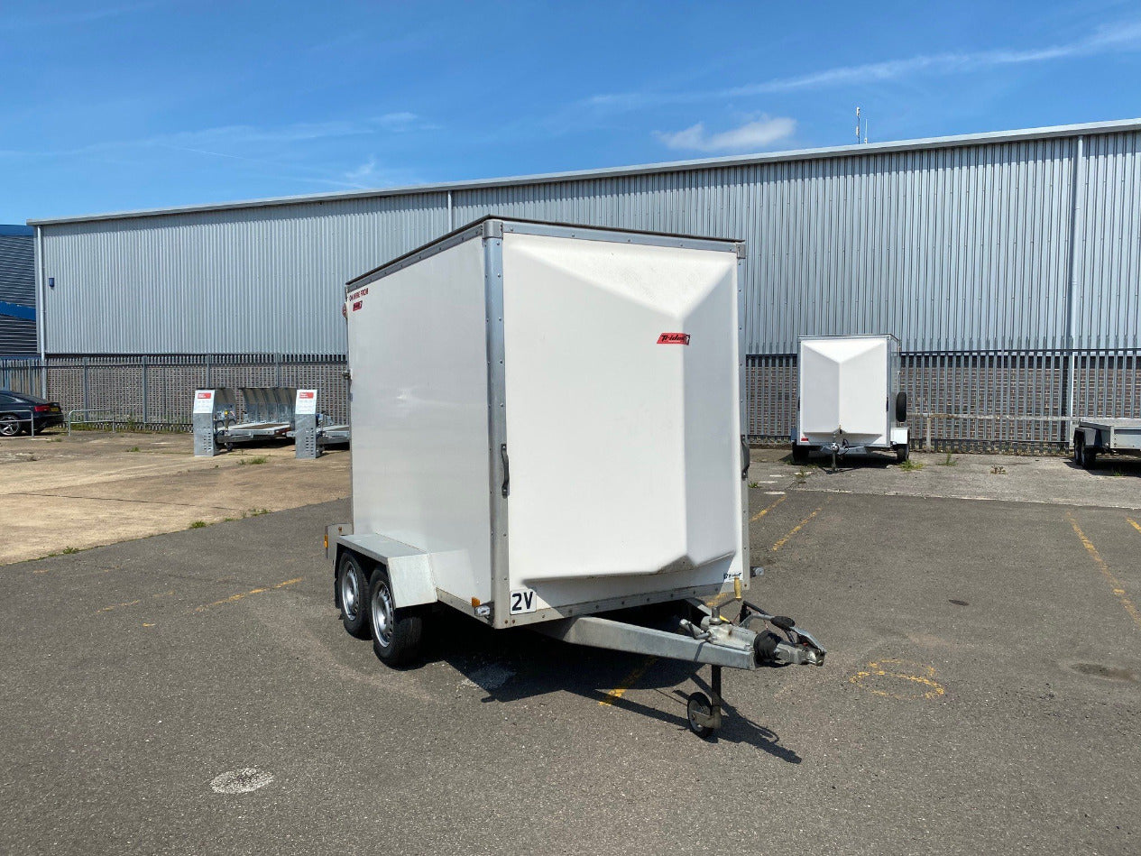 Box Van Enclosed Trailers for Hire